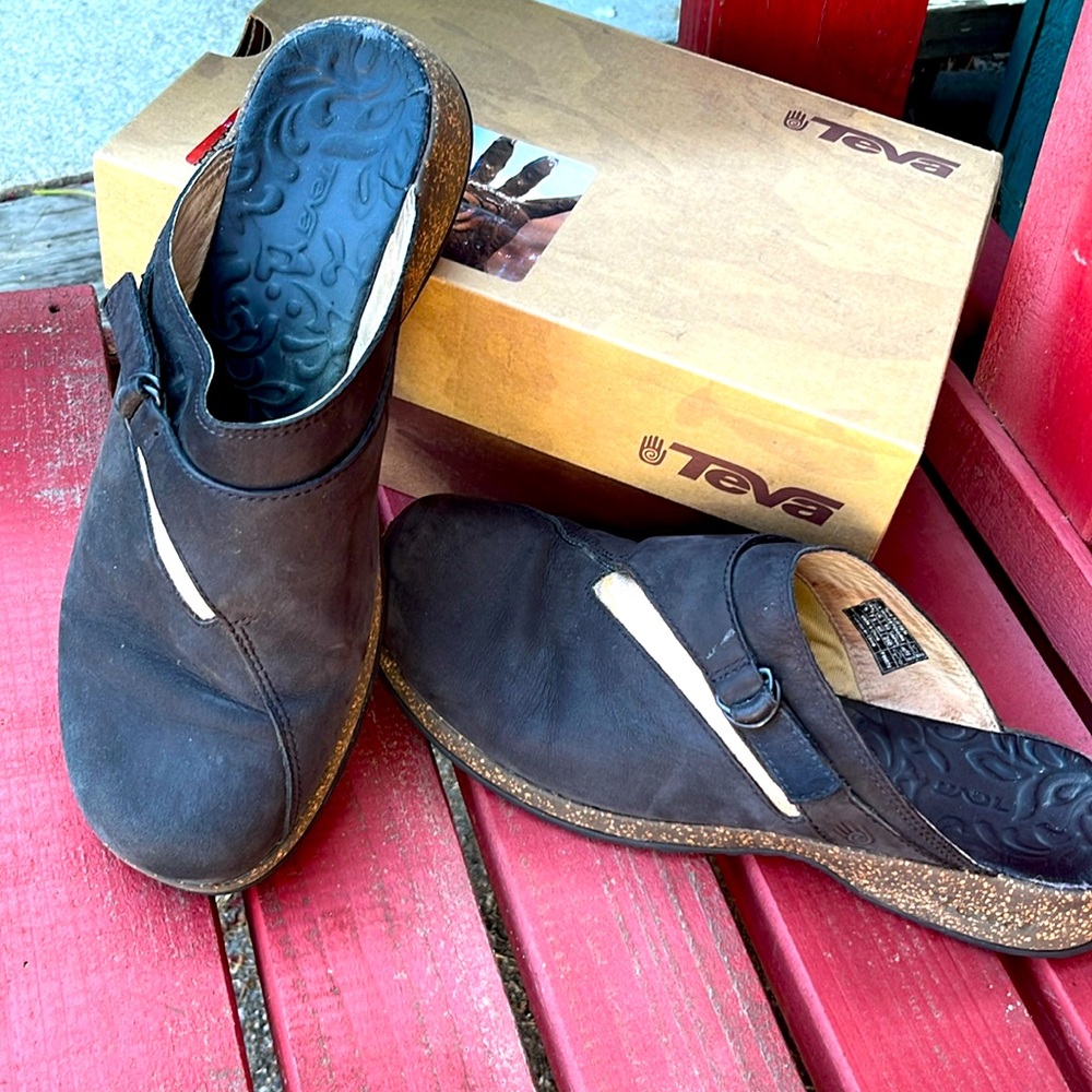 Women’s Teva clog - “Ventura”. Size 9